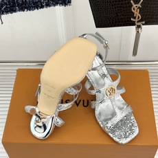 L*V驴家26WF新品罗马高跟拖鞋凉鞋金属锁扣镌刻品牌印记粗跟稳承每一步履复古肌理复刻罗马假日感柔润小牛 L*V驴家26WF新品罗马高跟拖鞋凉鞋金属锁扣镌刻品牌印记粗跟稳承每一步履复古肌理复刻罗马假日感柔润小牛