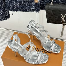 L*V驴家26WF新品罗马高跟拖鞋凉鞋金属锁扣镌刻品牌印记粗跟稳承每一步履复古肌理复刻罗马假日感柔润小牛 L*V驴家26WF新品罗马高跟拖鞋凉鞋金属锁扣镌刻品牌印记粗跟稳承每一步履复古肌理复刻罗马假日感柔润小牛
