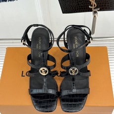 L*V驴家26WF新品罗马高跟拖鞋凉鞋金属锁扣镌刻品牌印记粗跟稳承每一步履复古肌理复刻罗马假日感柔润小牛 L*V驴家26WF新品罗马高跟拖鞋凉鞋金属锁扣镌刻品牌印记粗跟稳承每一步履复古肌理复刻罗马假日感柔润小牛