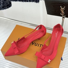 L*V驴家26WF新品蝴蝶结真丝尖头高中空跟凉鞋鞋柜必入的宝藏凉鞋出街回头率直接爆表解锁早春穿搭高级密码 L*V驴家26WF新品蝴蝶结真丝尖头高中空跟凉鞋鞋柜必入的宝藏凉鞋出街回头率直接爆表解锁早春穿搭高级密码