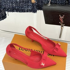 L*V驴家26WF新品蝴蝶结真丝尖头高中空跟凉鞋鞋柜必入的宝藏凉鞋出街回头率直接爆表解锁早春穿搭高级密码 L*V驴家26WF新品蝴蝶结真丝尖头高中空跟凉鞋鞋柜必入的宝藏凉鞋出街回头率直接爆表解锁早春穿搭高级密码