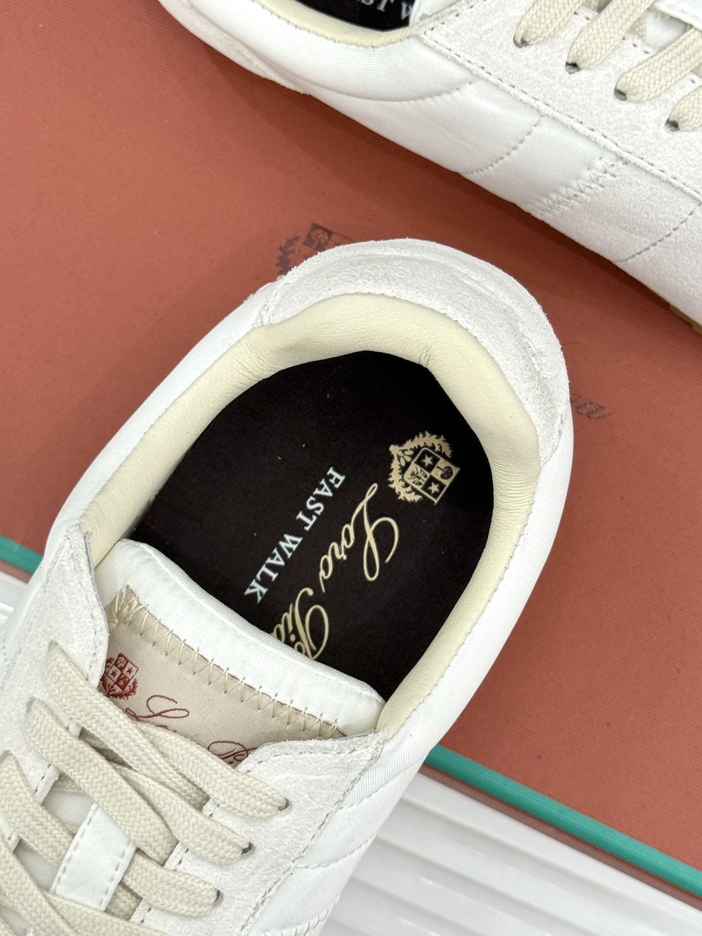 男码＋10Loro Piana/LPWF新品复古休闲运动鞋诺悠翩雅26WF新作复古跑鞋演绎意式格调麂皮拼