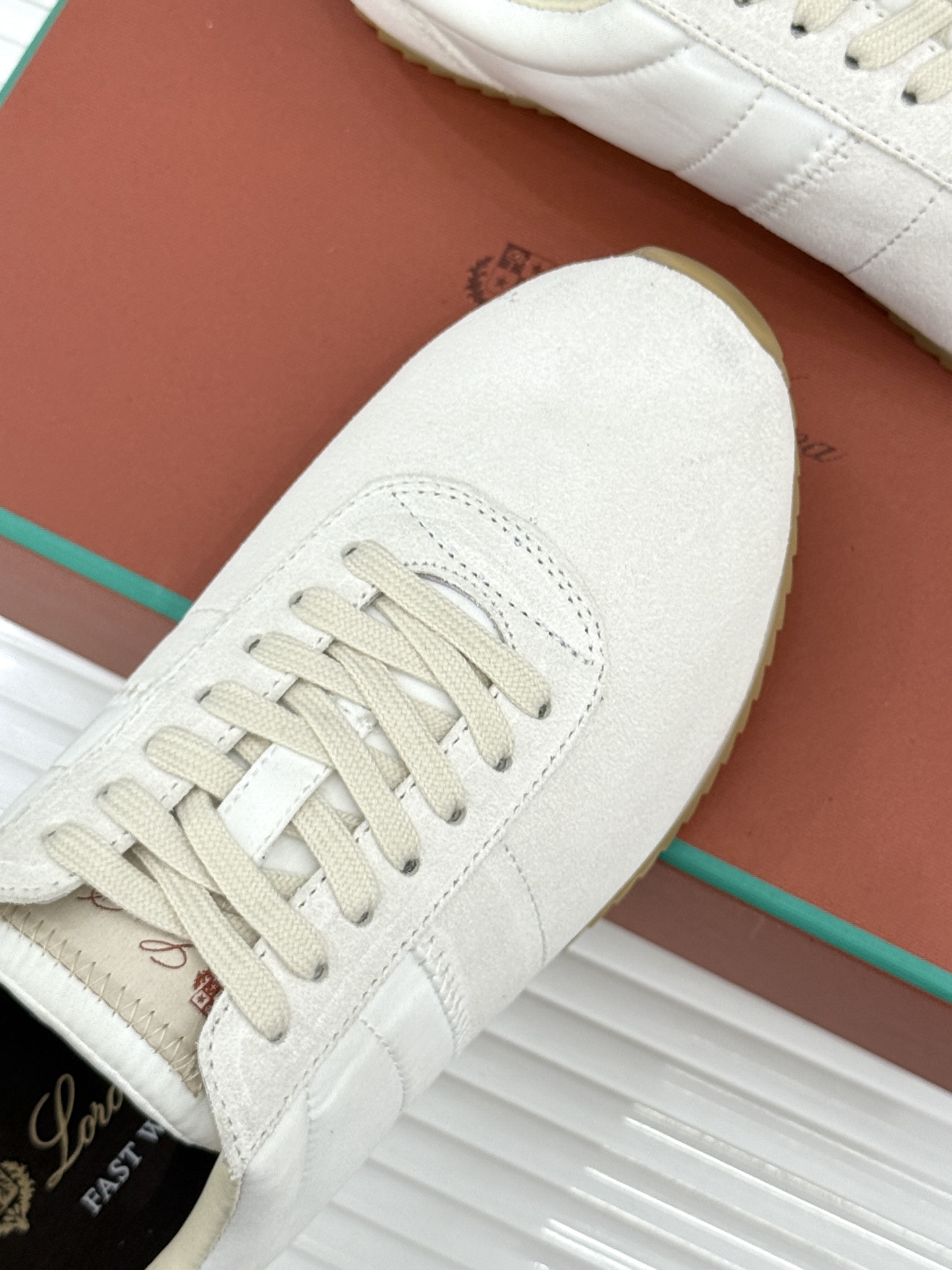 男码＋10Loro Piana/LPWF新品复古休闲运动鞋诺悠翩雅26WF新作复古跑鞋演绎意式格调麂皮拼