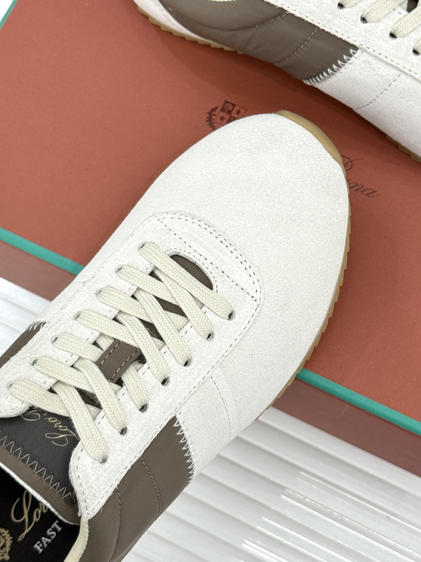 男码＋10Loro Piana/LPWF新品复古休闲运动鞋诺悠翩雅26WF新作复古跑鞋演绎意式格调麂皮拼