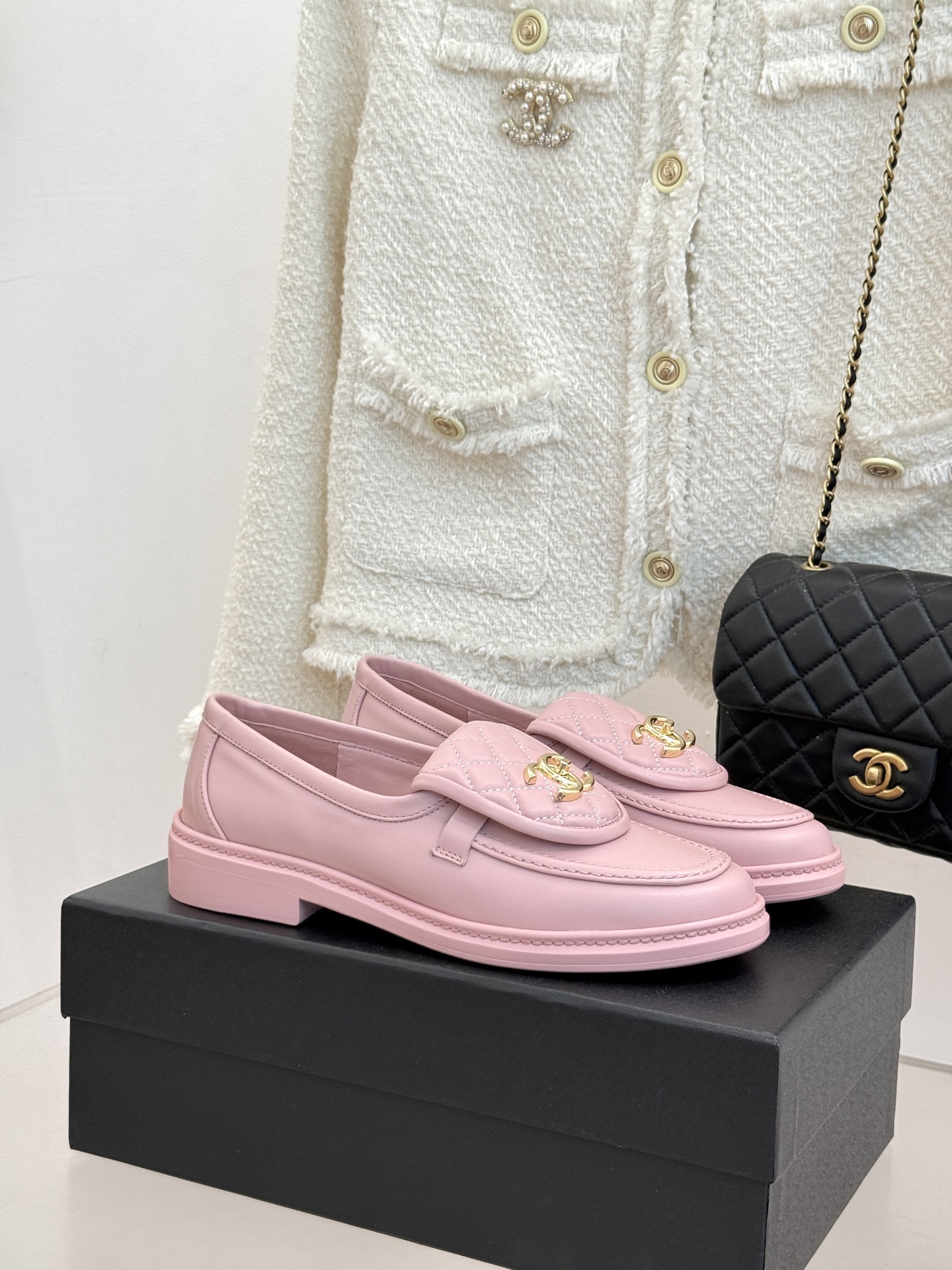 CHANE*|小香经典书包扣 菱格翻盖乐福鞋 经典款永不过时 小香风精髓狠狠拿捏 鞋柜必有它位置 金扣复古感拉满 上脚巨 CHANE*|小香经典书包扣 菱格翻盖乐福鞋 经典款永不过时 小香风精髓狠狠拿捏 鞋柜必有它位置 金扣复古感拉满 上脚巨