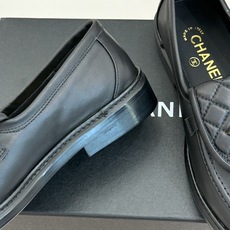 CHANE*|小香经典书包扣 菱格翻盖乐福鞋 经典款永不过时 小香风精髓狠狠拿捏 鞋柜必有它位置 金扣复古感拉满 上脚巨 CHANE*|小香经典书包扣 菱格翻盖乐福鞋 经典款永不过时 小香风精髓狠狠拿捏 鞋柜必有它位置 金扣复古感拉满 上脚巨