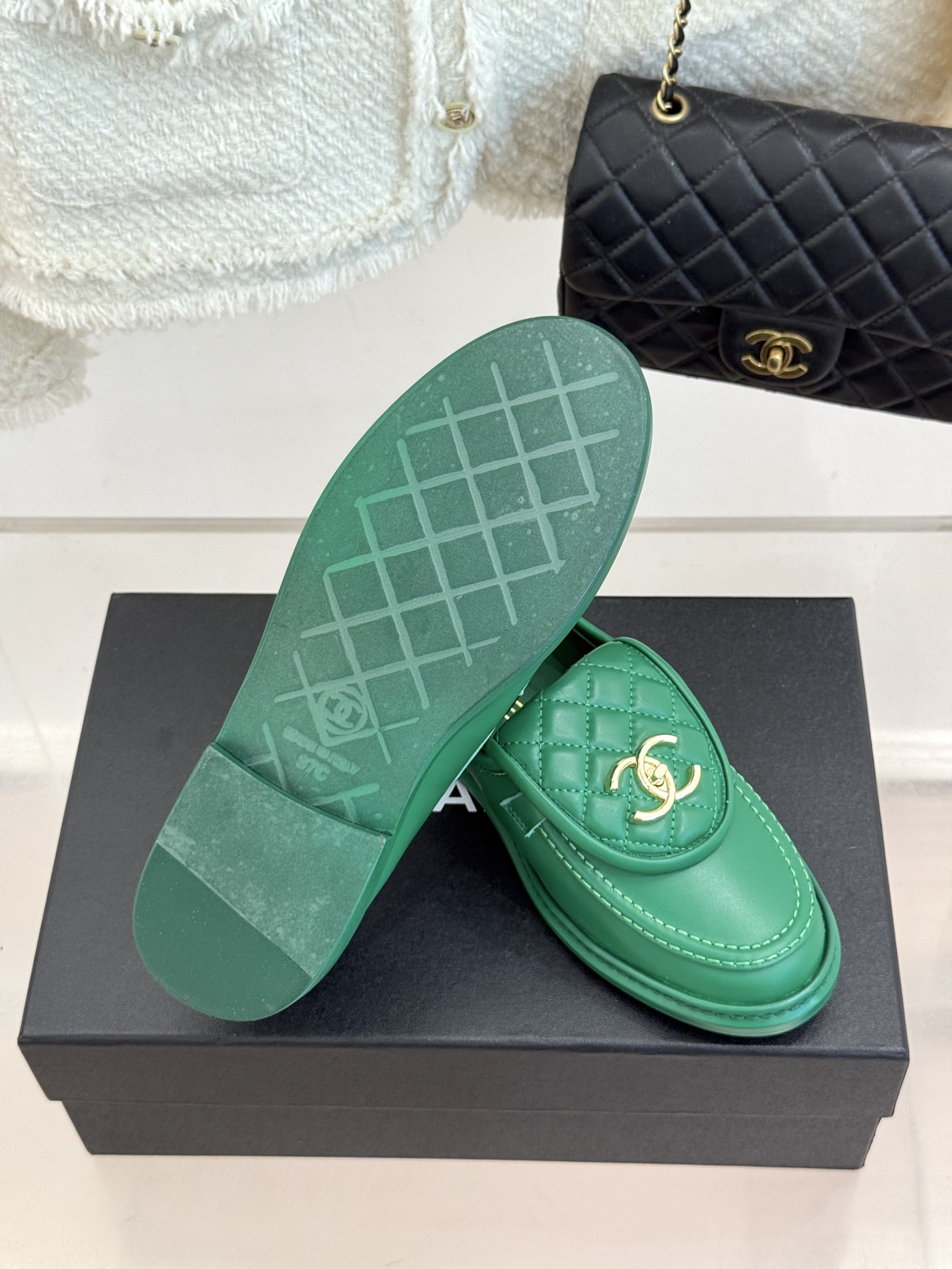 CHANE*|小香经典书包扣 菱格翻盖乐福鞋 经典款永不过时 小香风精髓狠狠拿捏 鞋柜必有它位置 金扣复古感拉满 上脚巨 CHANE*|小香经典书包扣 菱格翻盖乐福鞋 经典款永不过时 小香风精髓狠狠拿捏 鞋柜必有它位置 金扣复古感拉满 上脚巨