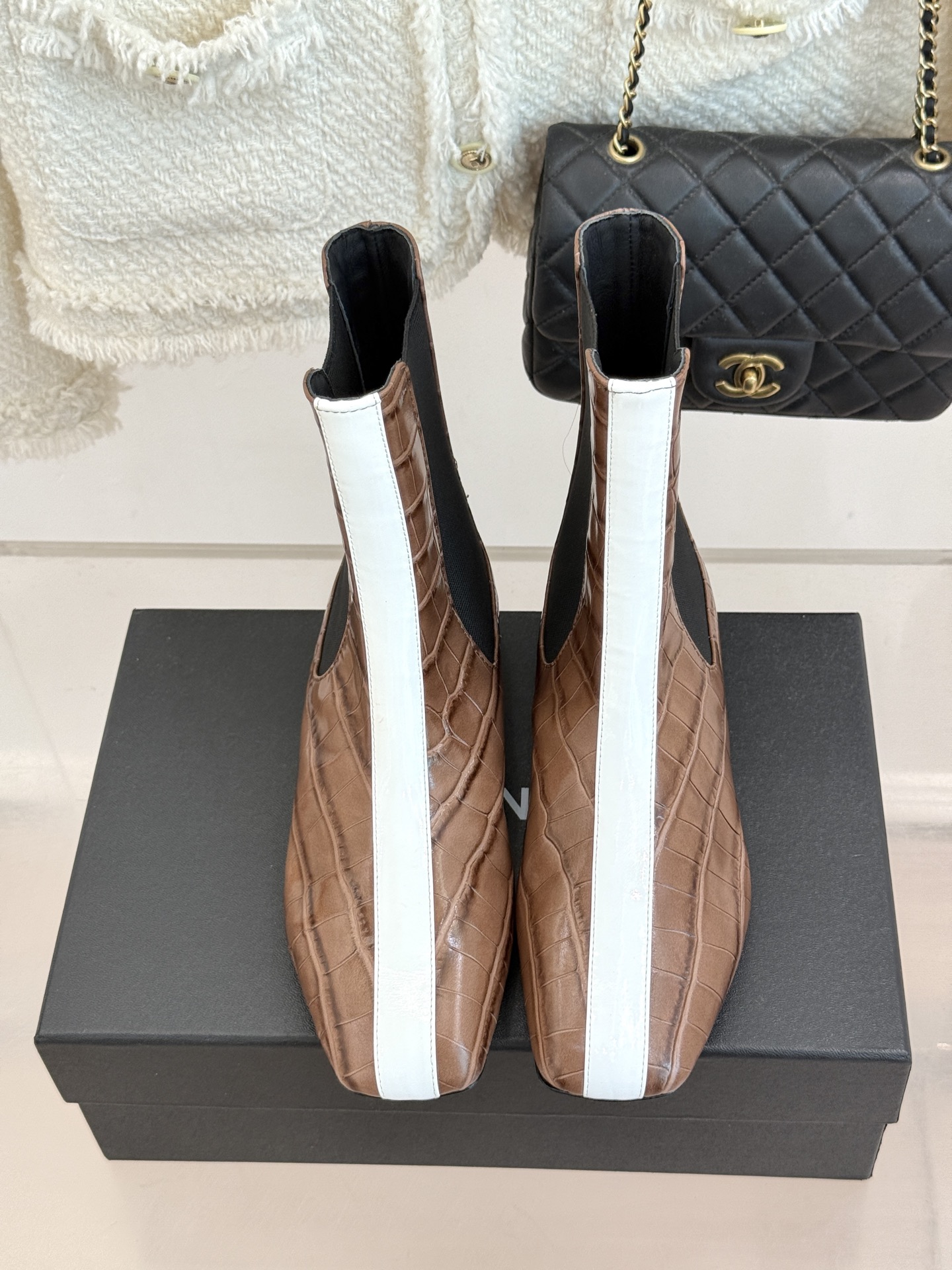CHANE*|小香26A秋冬新品 鳄鱼纹拼接方头切尔西短靴 秋冬鞋柜C位担当 小众不撞款回头率高 时髦精闭眼入不亏 复古 CHANE*|小香26A秋冬新品 鳄鱼纹拼接方头切尔西短靴 秋冬鞋柜C位担当 小众不撞款回头率高 时髦精闭眼入不亏 复古