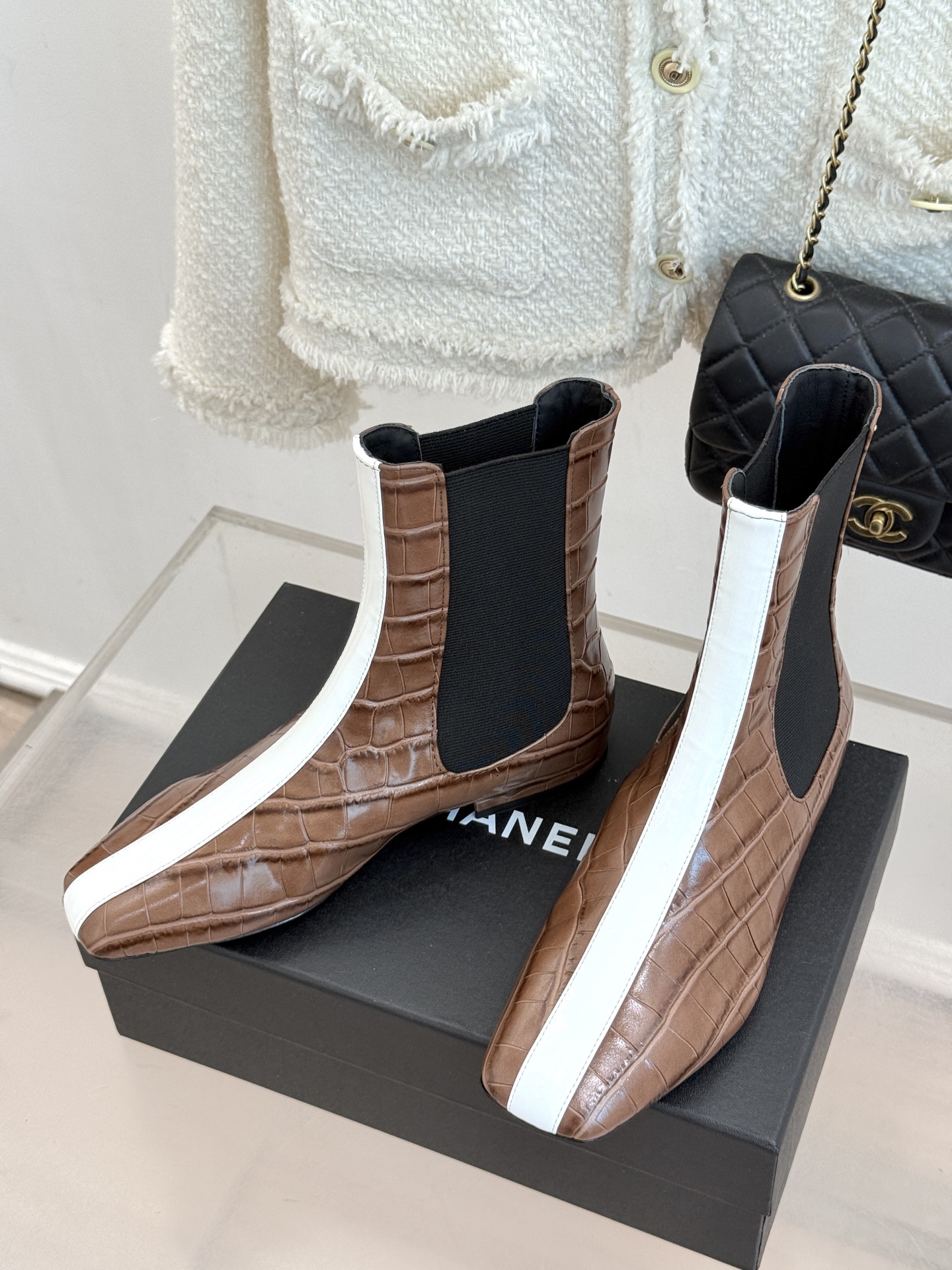 CHANE*|小香26A秋冬新品 鳄鱼纹拼接方头切尔西短靴 秋冬鞋柜C位担当 小众不撞款回头率高 时髦精闭眼入不亏 复古 CHANE*|小香26A秋冬新品 鳄鱼纹拼接方头切尔西短靴 秋冬鞋柜C位担当 小众不撞款回头率高 时髦精闭眼入不亏 复古