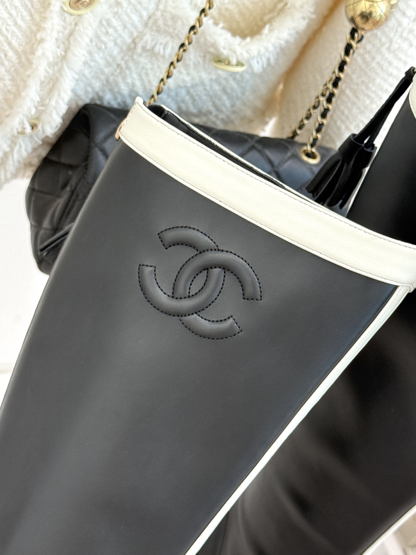 CHANE*|小香26A秋冬新品 双C拼接方头金属跟高跟长靴 秋冬鞋柜必有它位置 时髦精闭眼入不亏 解锁秋冬穿搭万能密码 CHANE*|小香26A秋冬新品 双C拼接方头金属跟高跟长靴 秋冬鞋柜必有它位置 时髦精闭眼入不亏 解锁秋冬穿搭万能密码