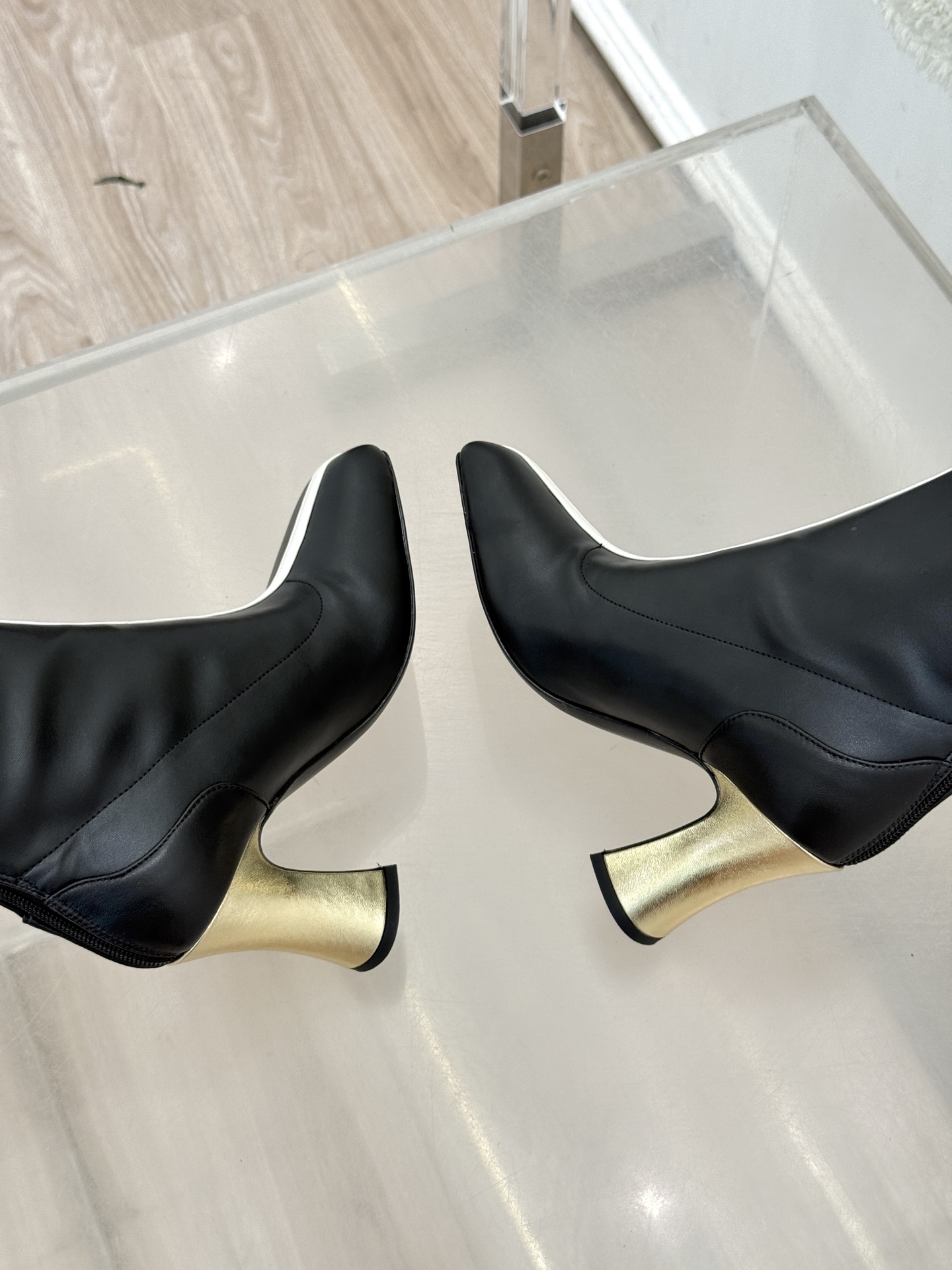 CHANE*|小香26A秋冬新品 双C拼接方头金属跟高跟长靴 秋冬鞋柜必有它位置 时髦精闭眼入不亏 解锁秋冬穿搭万能密码 CHANE*|小香26A秋冬新品 双C拼接方头金属跟高跟长靴 秋冬鞋柜必有它位置 时髦精闭眼入不亏 解锁秋冬穿搭万能密码