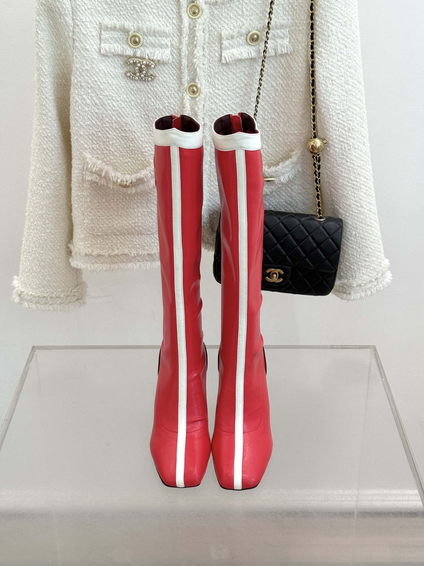 CHANE*|小香26A秋冬新品 双C拼接方头金属跟高跟长靴 秋冬鞋柜必有它位置 时髦精闭眼入不亏 解锁秋冬穿搭万能密码 CHANE*|小香26A秋冬新品 双C拼接方头金属跟高跟长靴 秋冬鞋柜必有它位置 时髦精闭眼入不亏 解锁秋冬穿搭万能密码