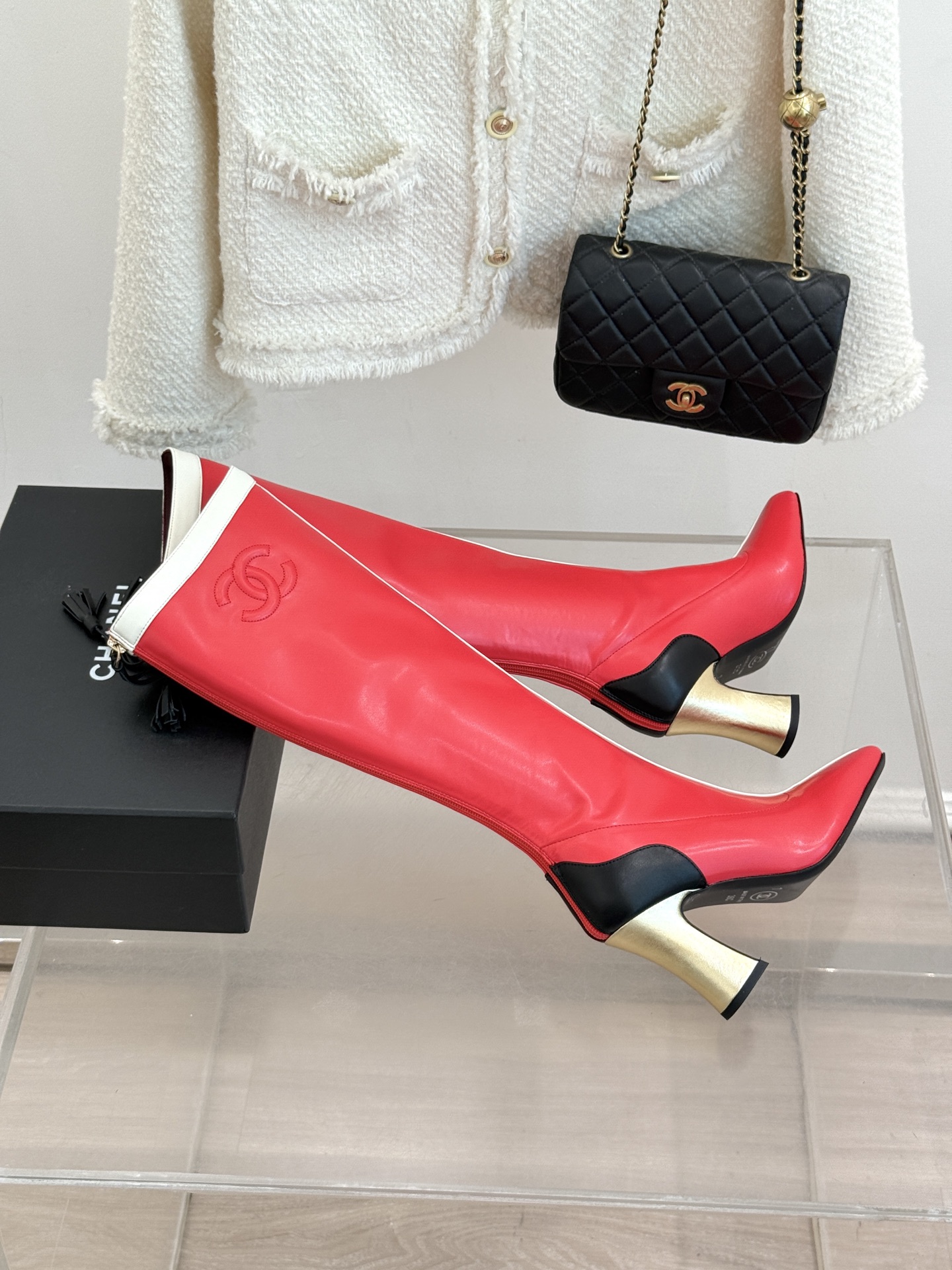 CHANE*|小香26A秋冬新品 双C拼接方头金属跟高跟长靴 秋冬鞋柜必有它位置 时髦精闭眼入不亏 解锁秋冬穿搭万能密码 CHANE*|小香26A秋冬新品 双C拼接方头金属跟高跟长靴 秋冬鞋柜必有它位置 时髦精闭眼入不亏 解锁秋冬穿搭万能密码