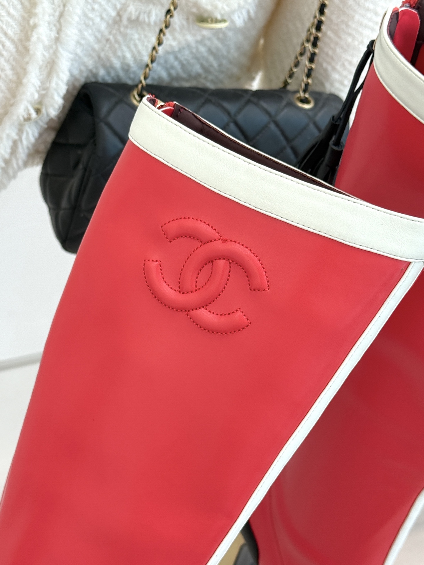 CHANE*|小香26A秋冬新品 双C拼接方头金属跟高跟长靴 秋冬鞋柜必有它位置 时髦精闭眼入不亏 解锁秋冬穿搭万能密码 CHANE*|小香26A秋冬新品 双C拼接方头金属跟高跟长靴 秋冬鞋柜必有它位置 时髦精闭眼入不亏 解锁秋冬穿搭万能密码