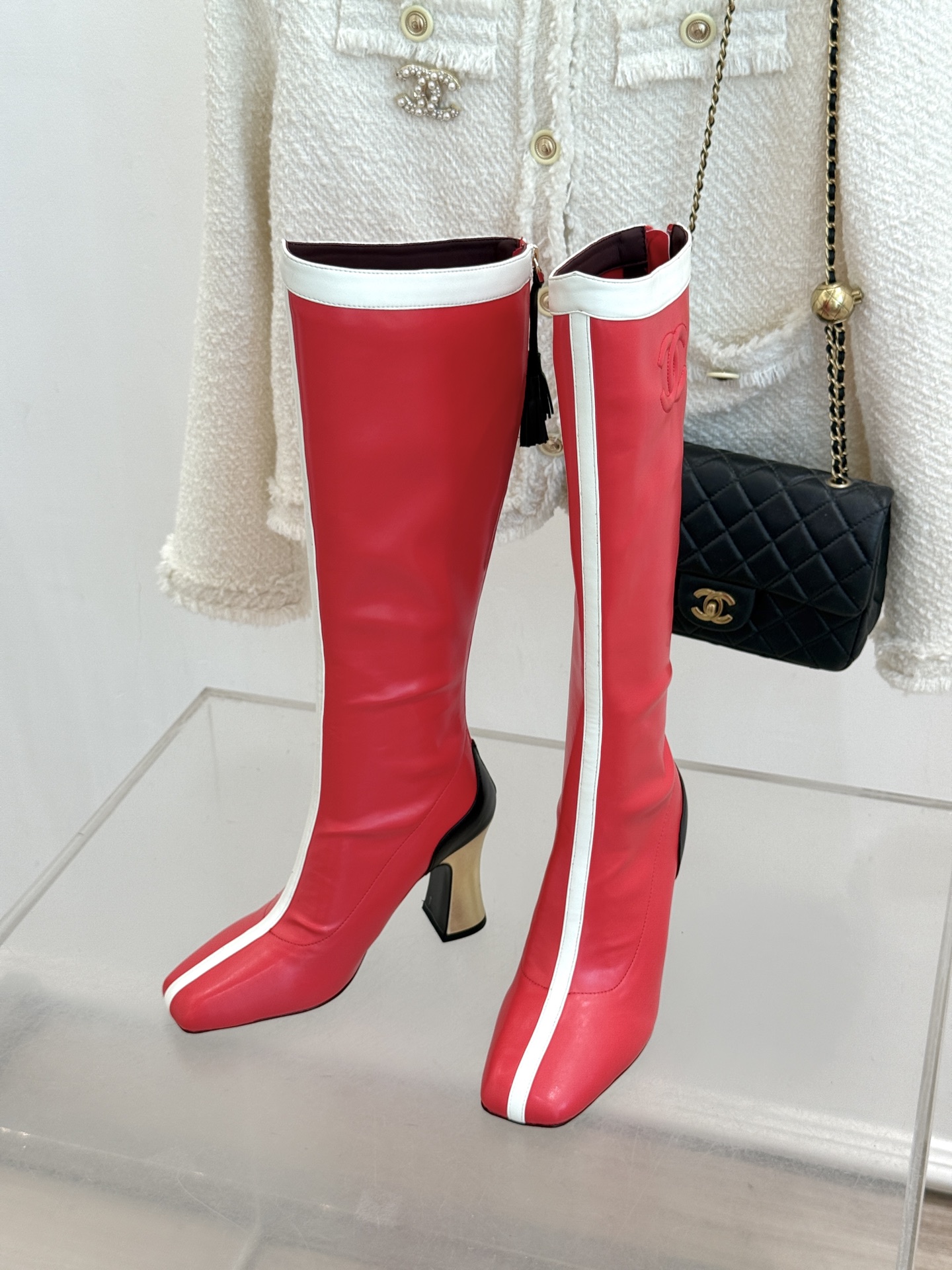 CHANE*|小香26A秋冬新品 双C拼接方头金属跟高跟长靴 秋冬鞋柜必有它位置 时髦精闭眼入不亏 解锁秋冬穿搭万能密码 CHANE*|小香26A秋冬新品 双C拼接方头金属跟高跟长靴 秋冬鞋柜必有它位置 时髦精闭眼入不亏 解锁秋冬穿搭万能密码