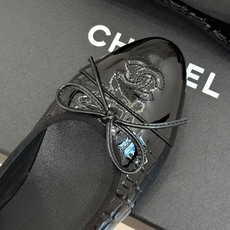 CHANE*|小香经典双C蝴蝶结 鳄鱼纹拼色平底芭蕾舞鞋 鳄鱼压纹质感拉满 双C缀饰柔婉蝴蝶结 拼色鞋头撞出高级感 鞋型 CHANE*|小香经典双C蝴蝶结 鳄鱼纹拼色平底芭蕾舞鞋 鳄鱼压纹质感拉满 双C缀饰柔婉蝴蝶结 拼色鞋头撞出高级感 鞋型