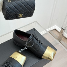 CHANE*|小香26A新品 双C拼色系带粗跟小皮鞋 双C徽标暗藏巧思 撞色拼接复刻经典感 系带勾勒复古俏皮 柔润羊皮触 CHANE*|小香26A新品 双C拼色系带粗跟小皮鞋 双C徽标暗藏巧思 撞色拼接复刻经典感 系带勾勒复古俏皮 柔润羊皮触