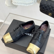 CHANE*|小香26A新品 双C拼色系带粗跟小皮鞋 双C徽标暗藏巧思 撞色拼接复刻经典感 系带勾勒复古俏皮 柔润羊皮触 CHANE*|小香26A新品 双C拼色系带粗跟小皮鞋 双C徽标暗藏巧思 撞色拼接复刻经典感 系带勾勒复古俏皮 柔润羊皮触