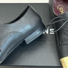 CHANE*|小香26A新品 双C拼色系带粗跟小皮鞋 双C徽标暗藏巧思 撞色拼接复刻经典感 系带勾勒复古俏皮 柔润羊皮触 CHANE*|小香26A新品 双C拼色系带粗跟小皮鞋 双C徽标暗藏巧思 撞色拼接复刻经典感 系带勾勒复古俏皮 柔润羊皮触