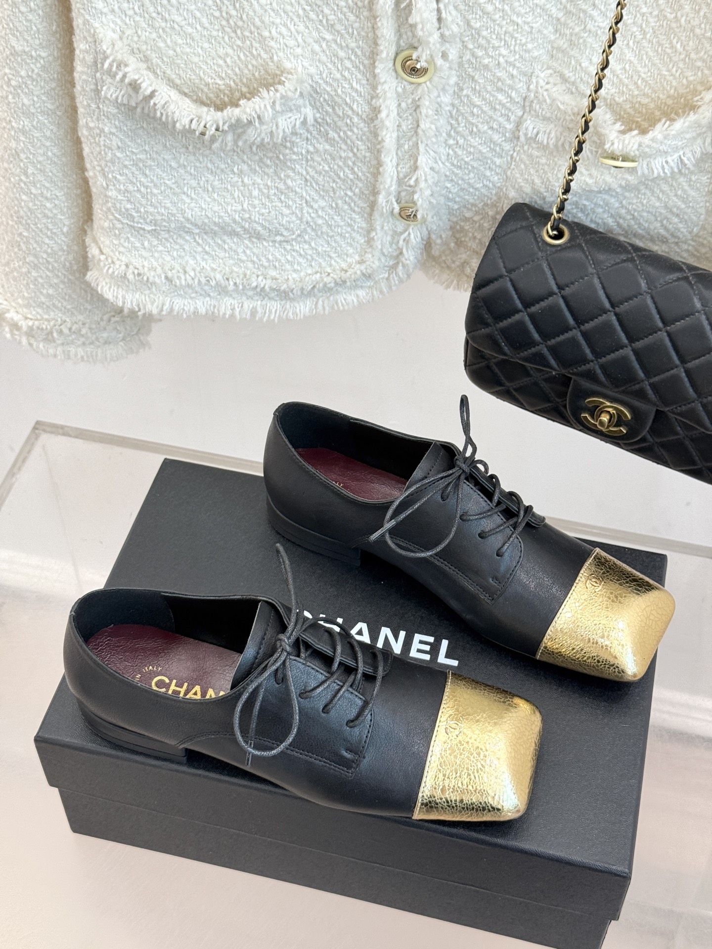 CHANE*|小香26A新品 双C拼色系带粗跟小皮鞋 双C徽标暗藏巧思 撞色拼接复刻经典感 系带勾勒复古俏皮 柔润羊皮触 CHANE*|小香26A新品 双C拼色系带粗跟小皮鞋 双C徽标暗藏巧思 撞色拼接复刻经典感 系带勾勒复古俏皮 柔润羊皮触