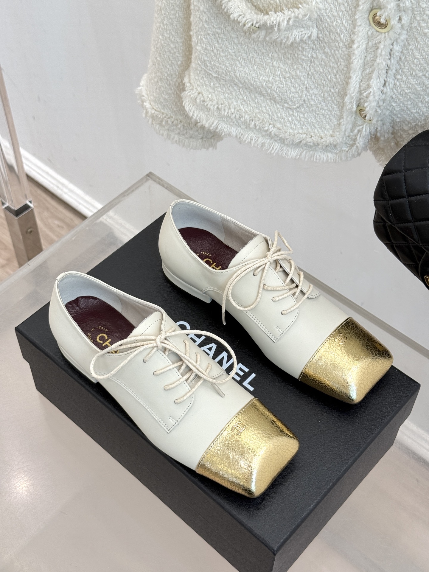 CHANE*｜小香26A新品 双C拼色系带粗跟小皮鞋 双C徽标暗藏巧思 撞色拼接复刻经典感 系带勾勒复古俏皮 柔润羊皮触