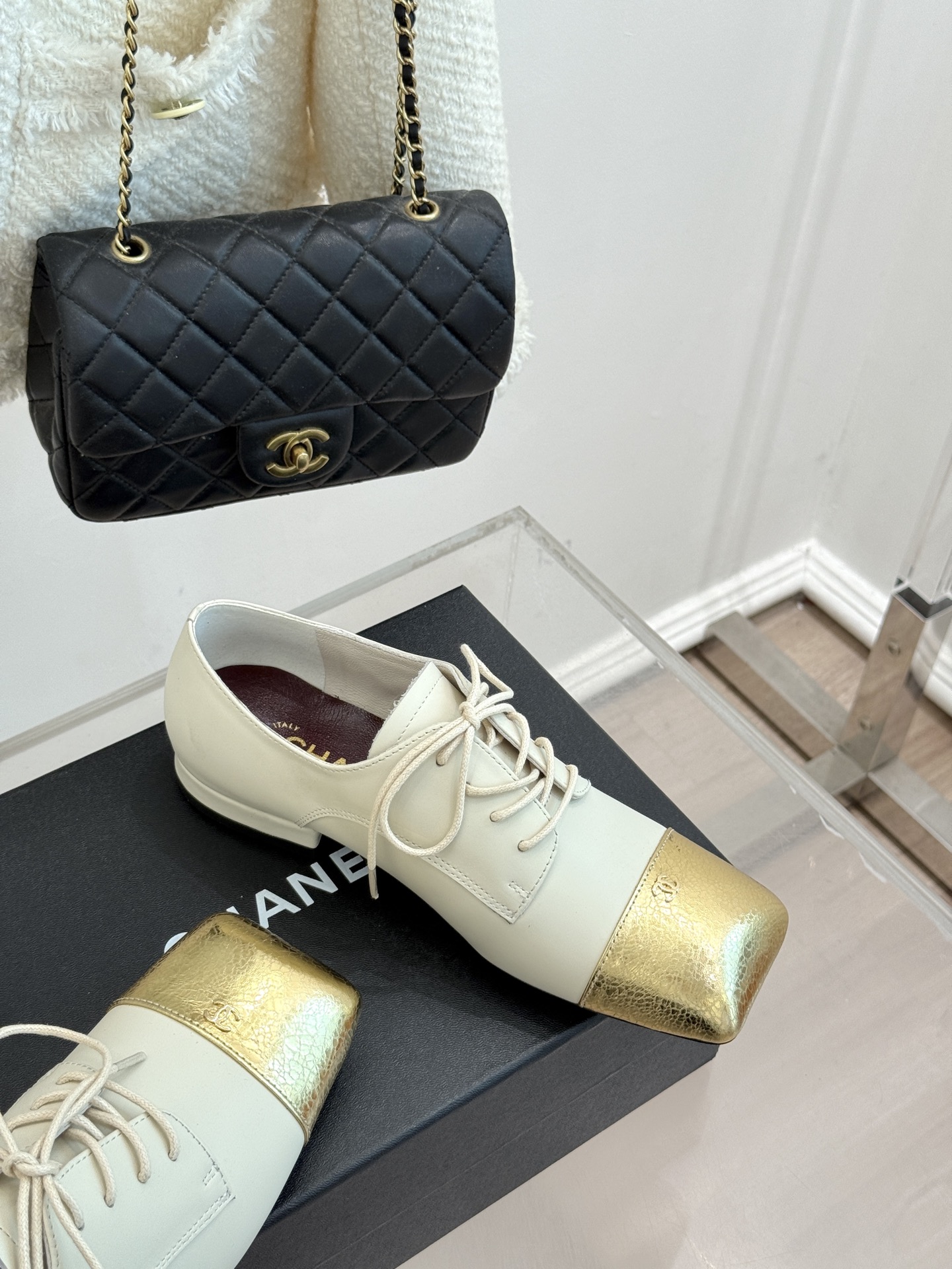 CHANE*｜小香26A新品 双C拼色系带粗跟小皮鞋 双C徽标暗藏巧思 撞色拼接复刻经典感 系带勾勒复古俏皮 柔润羊皮触