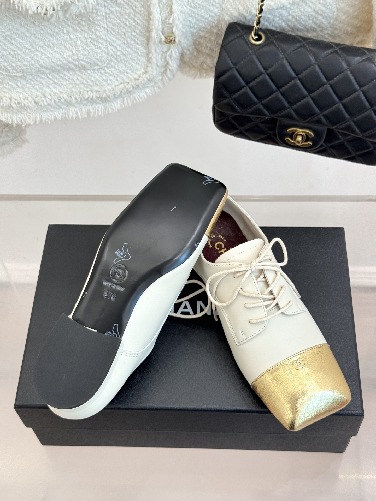 CHANE*｜小香26A新品 双C拼色系带粗跟小皮鞋 双C徽标暗藏巧思 撞色拼接复刻经典感 系带勾勒复古俏皮 柔润羊皮触