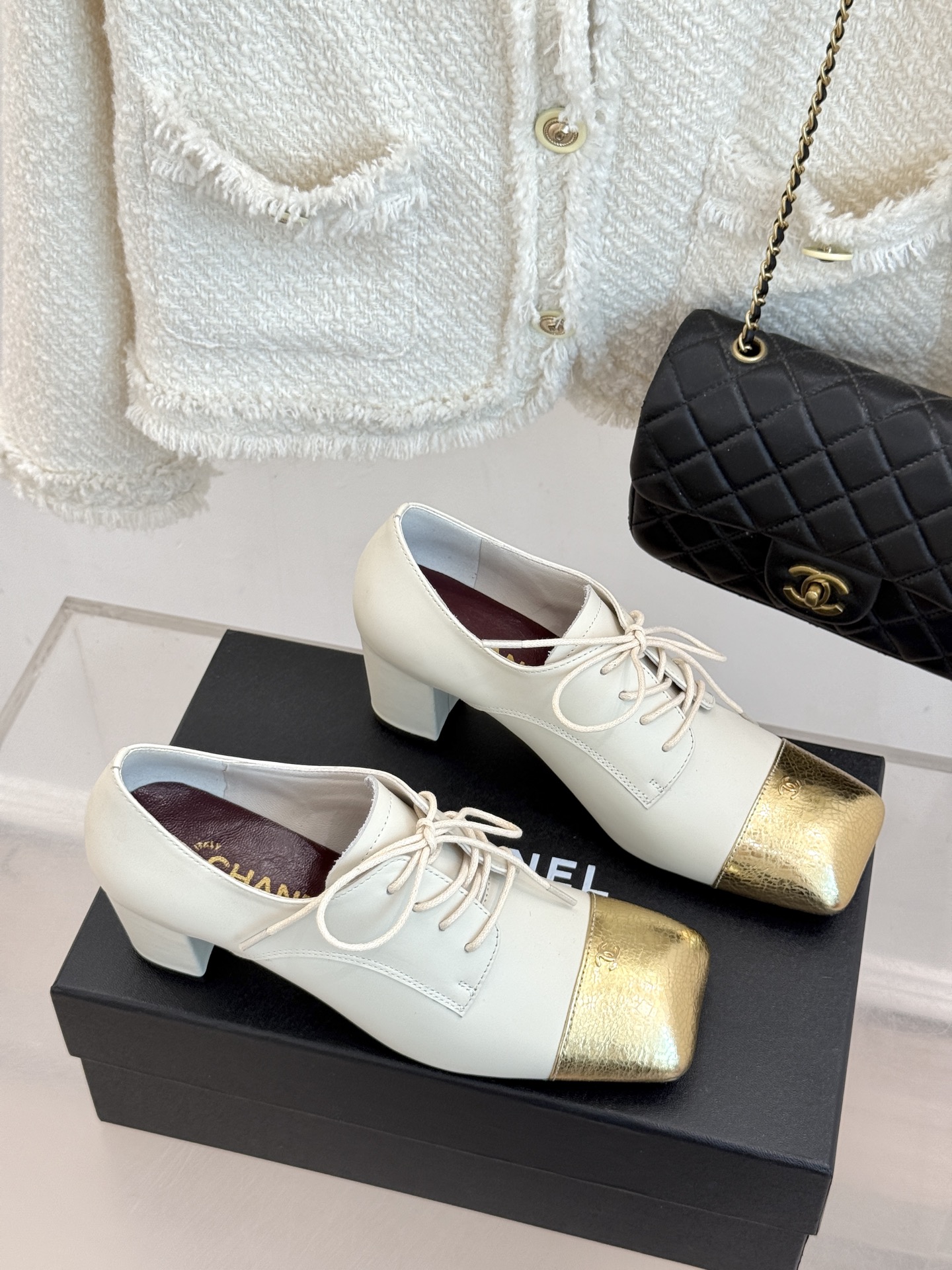 CHANE*｜小香26A新品 双C拼色系带粗跟小皮鞋 双C徽标暗藏巧思 撞色拼接复刻经典感 系带勾勒复古俏皮 柔润羊皮触