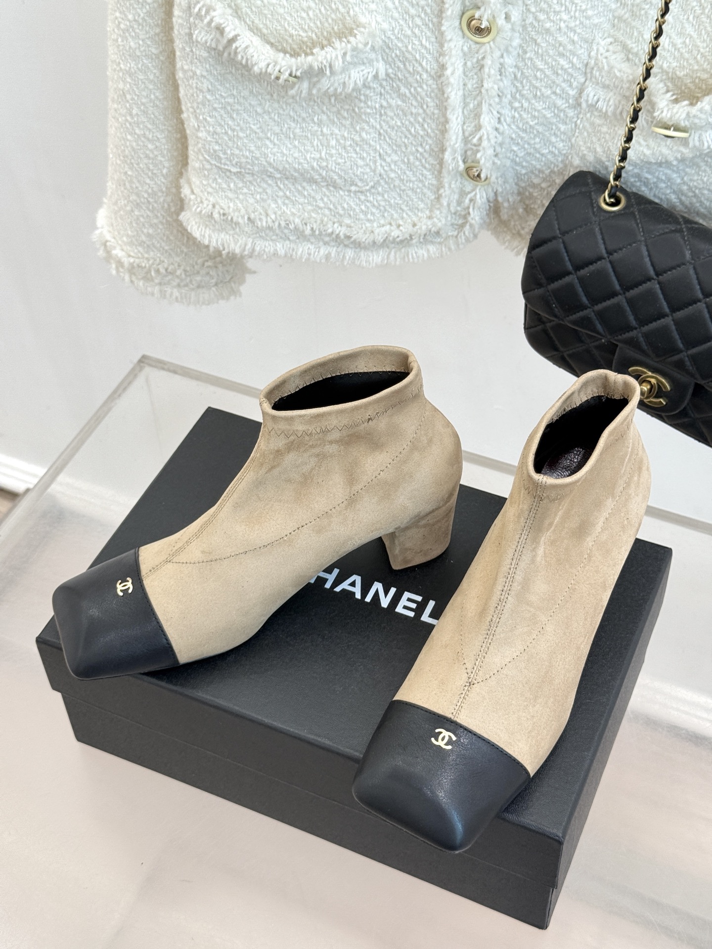 CHANE*｜小香26A新品 双C方头粗跟弹力靴 双C徽标镌刻经典格调 方头剪裁利落大气 粗跟稳妥走路久站也不累 弹力靴