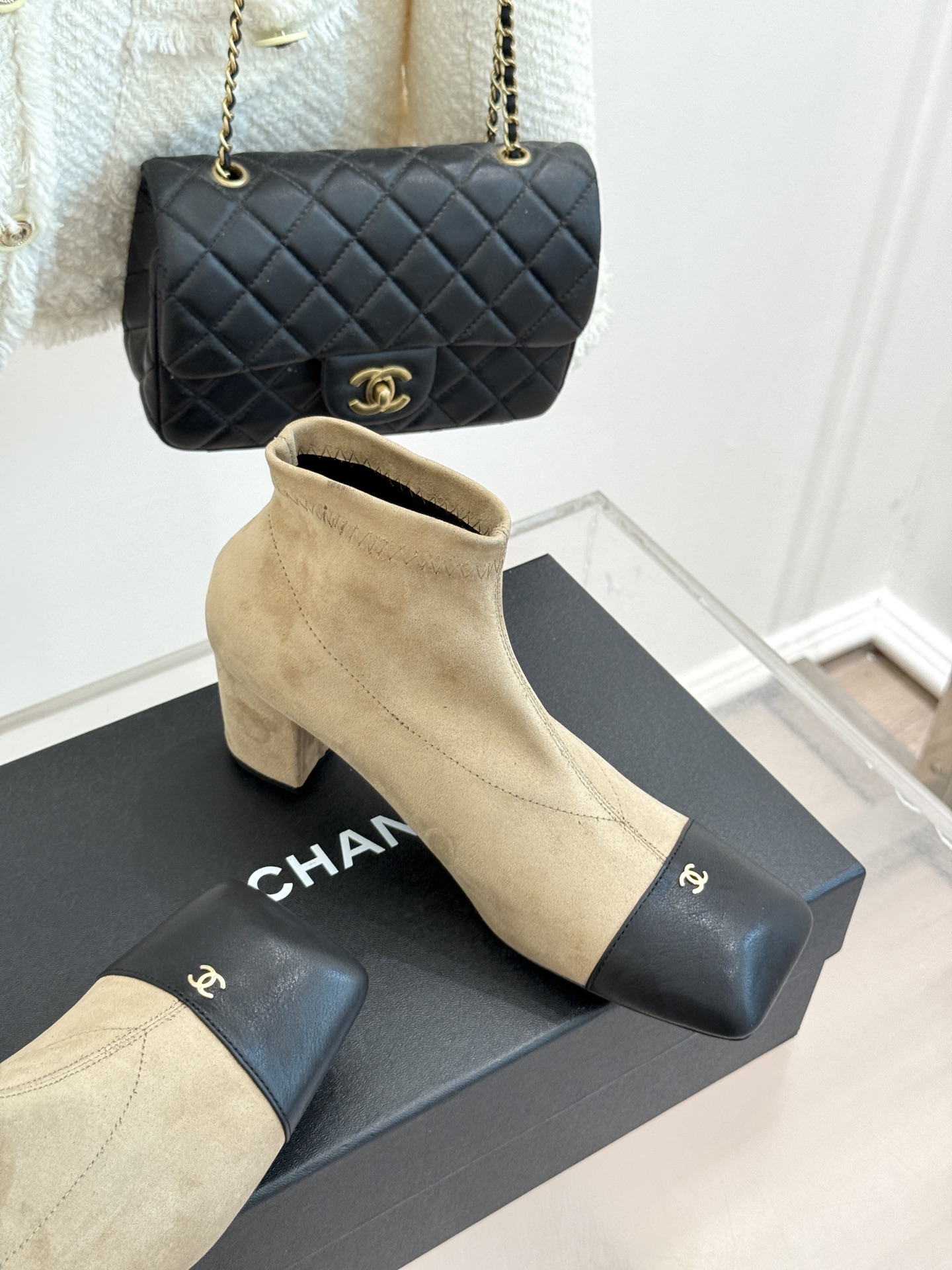 CHANE*｜小香26A新品 双C方头粗跟弹力靴 双C徽标镌刻经典格调 方头剪裁利落大气 粗跟稳妥走路久站也不累 弹力靴