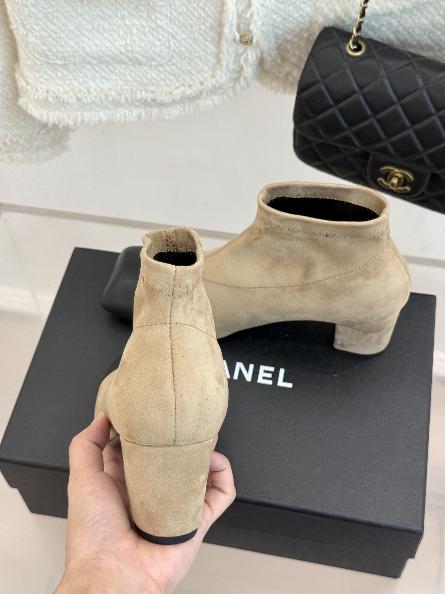 CHANE*｜小香26A新品 双C方头粗跟弹力靴 双C徽标镌刻经典格调 方头剪裁利落大气 粗跟稳妥走路久站也不累 弹力靴