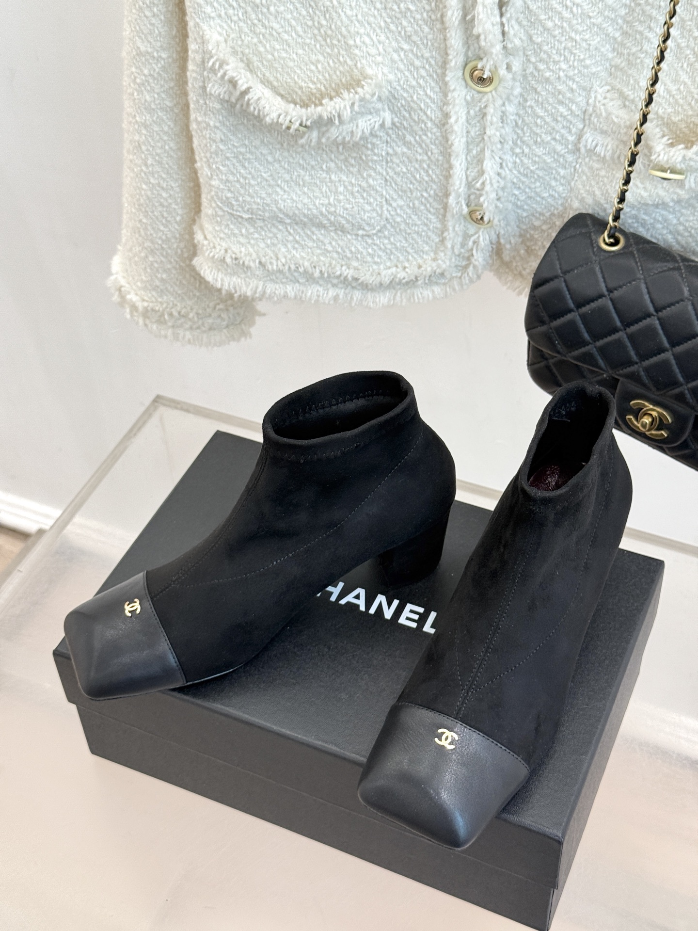CHANE*|小香26A新品 双C方头粗跟弹力靴 双C徽标镌刻经典格调 方头剪裁利落大气 粗跟稳妥走路久站也不累 弹力靴 CHANE*|小香26A新品 双C方头粗跟弹力靴 双C徽标镌刻经典格调 方头剪裁利落大气 粗跟稳妥走路久站也不累 弹力靴