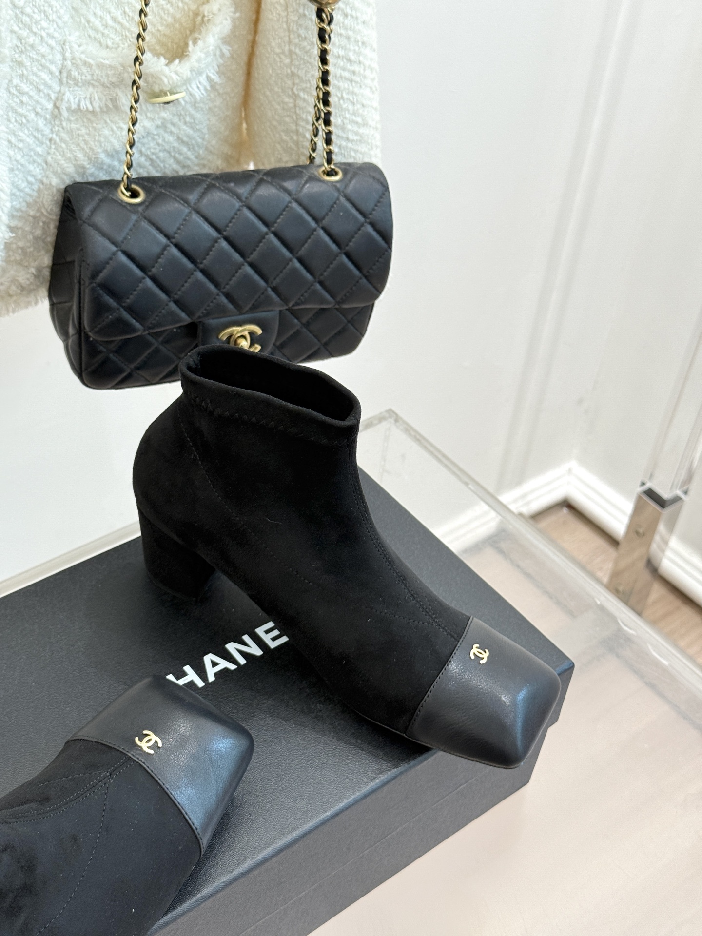 CHANE*|小香26A新品 双C方头粗跟弹力靴 双C徽标镌刻经典格调 方头剪裁利落大气 粗跟稳妥走路久站也不累 弹力靴 CHANE*|小香26A新品 双C方头粗跟弹力靴 双C徽标镌刻经典格调 方头剪裁利落大气 粗跟稳妥走路久站也不累 弹力靴