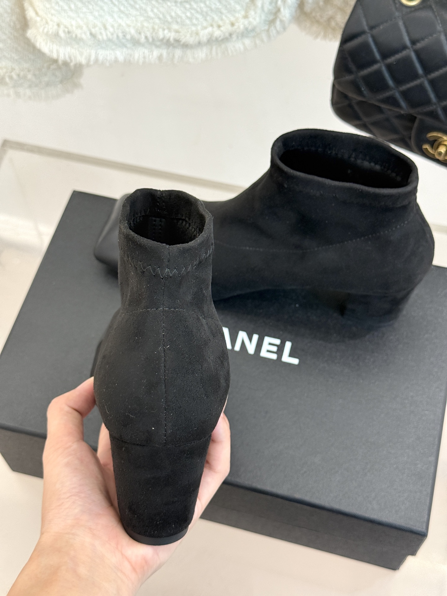 CHANE*|小香26A新品 双C方头粗跟弹力靴 双C徽标镌刻经典格调 方头剪裁利落大气 粗跟稳妥走路久站也不累 弹力靴 CHANE*|小香26A新品 双C方头粗跟弹力靴 双C徽标镌刻经典格调 方头剪裁利落大气 粗跟稳妥走路久站也不累 弹力靴