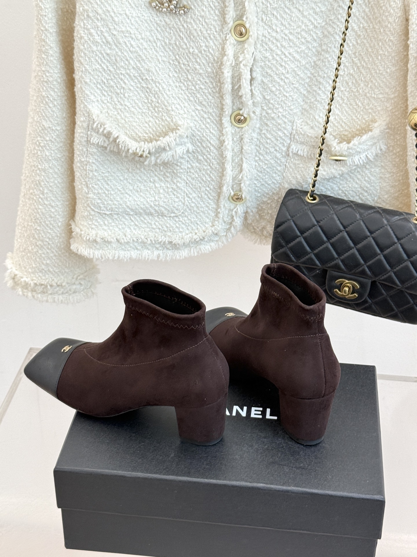 CHANE*|小香26A新品 双C方头粗跟弹力靴 双C徽标镌刻经典格调 方头剪裁利落大气 粗跟稳妥走路久站也不累 弹力靴 CHANE*|小香26A新品 双C方头粗跟弹力靴 双C徽标镌刻经典格调 方头剪裁利落大气 粗跟稳妥走路久站也不累 弹力靴