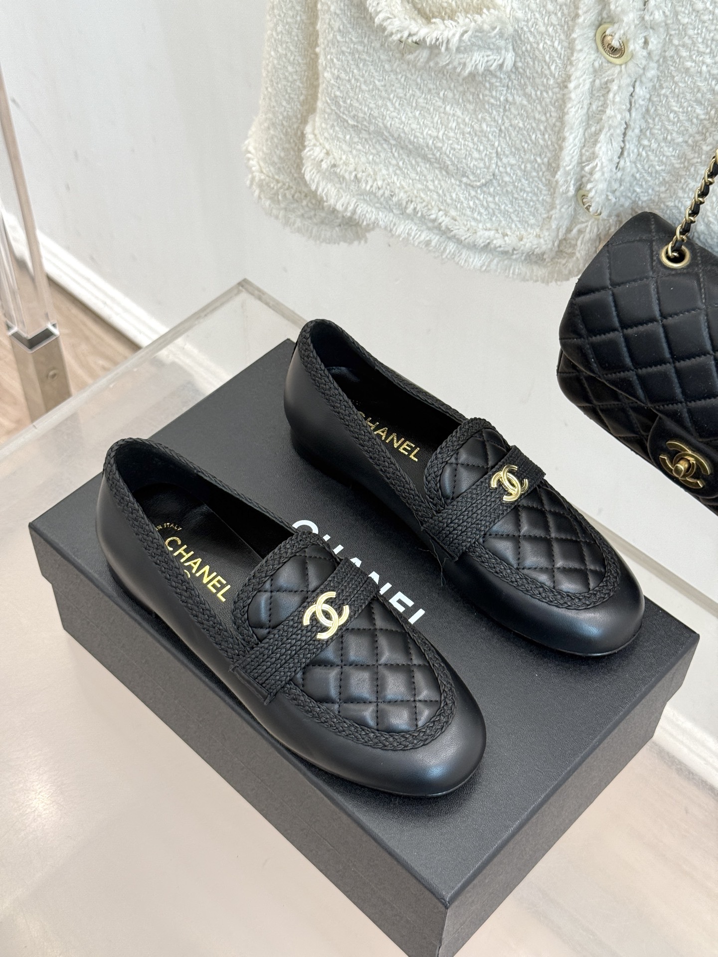 CHANE*|小香26B新品双C 菱格懒人半拖穆勒鞋乐福鞋 经典双C标识精致点睛 一脚蹬懒人超省心 平跟步履轻盈毫无负担 CHANE*|小香26B新品双C 菱格懒人半拖穆勒鞋乐福鞋 经典双C标识精致点睛 一脚蹬懒人超省心 平跟步履轻盈毫无负担