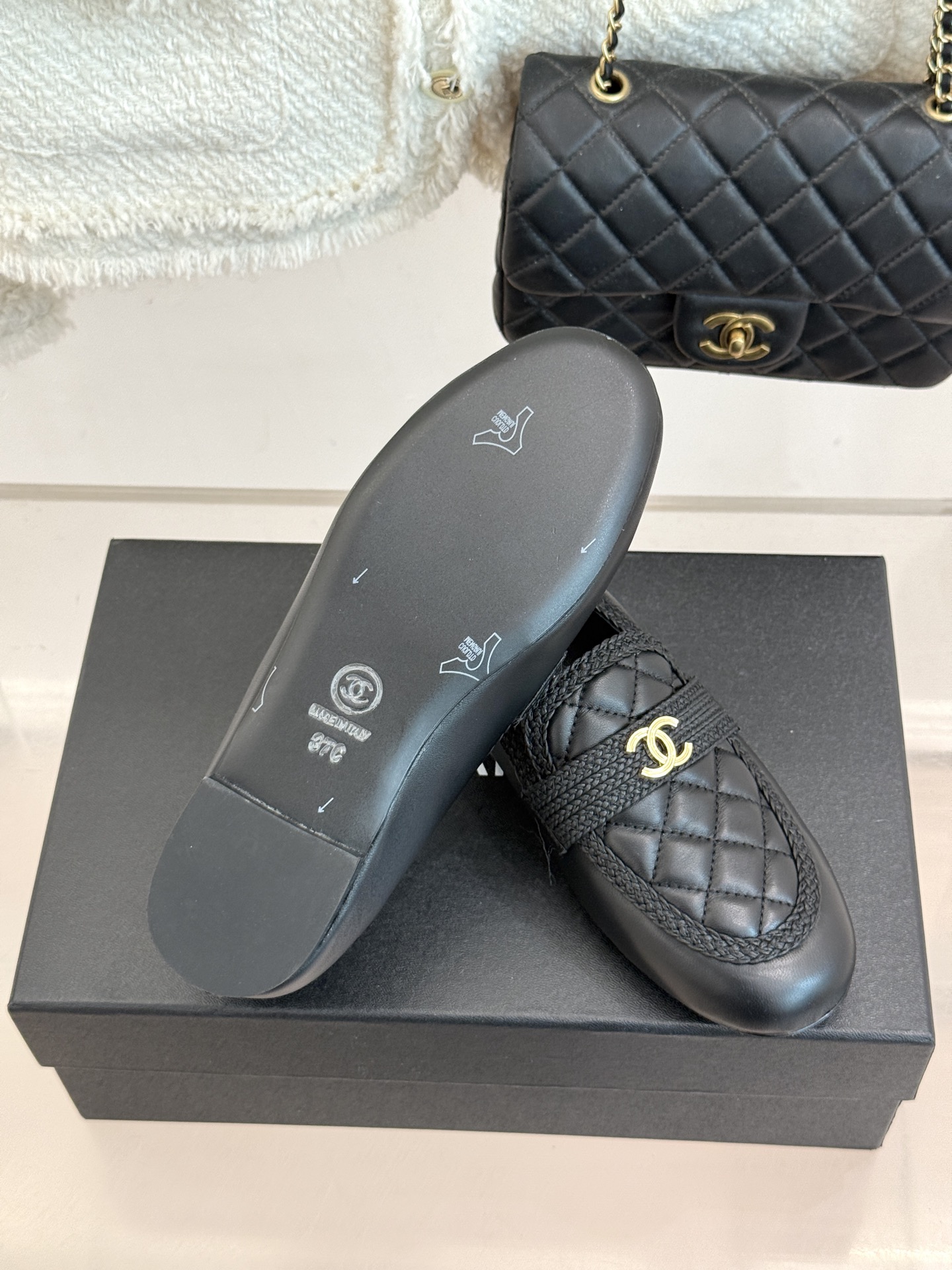CHANE*|小香26B新品双C 菱格懒人半拖穆勒鞋乐福鞋 经典双C标识精致点睛 一脚蹬懒人超省心 平跟步履轻盈毫无负担 CHANE*|小香26B新品双C 菱格懒人半拖穆勒鞋乐福鞋 经典双C标识精致点睛 一脚蹬懒人超省心 平跟步履轻盈毫无负担