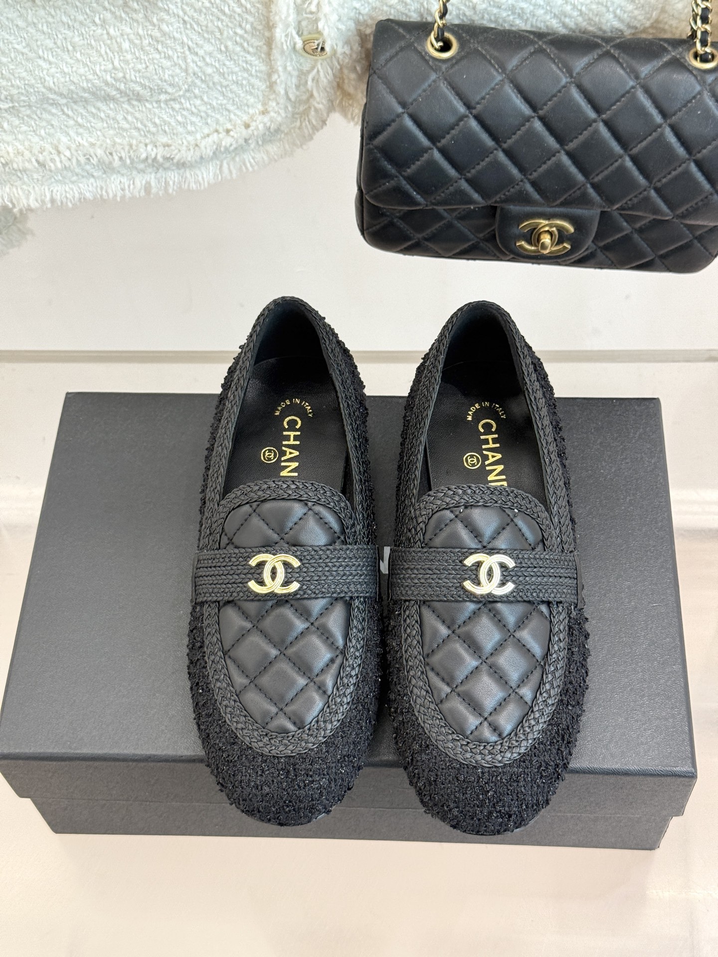 CHANE*|小香26B新品双C 菱格懒人半拖穆勒鞋乐福鞋 经典双C标识精致点睛 一脚蹬懒人超省心 平跟步履轻盈毫无负担 CHANE*|小香26B新品双C 菱格懒人半拖穆勒鞋乐福鞋 经典双C标识精致点睛 一脚蹬懒人超省心 平跟步履轻盈毫无负担