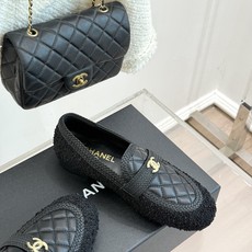 CHANE*|小香26B新品双C 菱格懒人半拖穆勒鞋乐福鞋 经典双C标识精致点睛 一脚蹬懒人超省心 平跟步履轻盈毫无负担 CHANE*|小香26B新品双C 菱格懒人半拖穆勒鞋乐福鞋 经典双C标识精致点睛 一脚蹬懒人超省心 平跟步履轻盈毫无负担