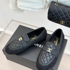 CHANE*|小香26B新品双C 菱格懒人半拖穆勒鞋乐福鞋 经典双C标识精致点睛 一脚蹬懒人超省心 平跟步履轻盈毫无负担 CHANE*|小香26B新品双C 菱格懒人半拖穆勒鞋乐福鞋 经典双C标识精致点睛 一脚蹬懒人超省心 平跟步履轻盈毫无负担
