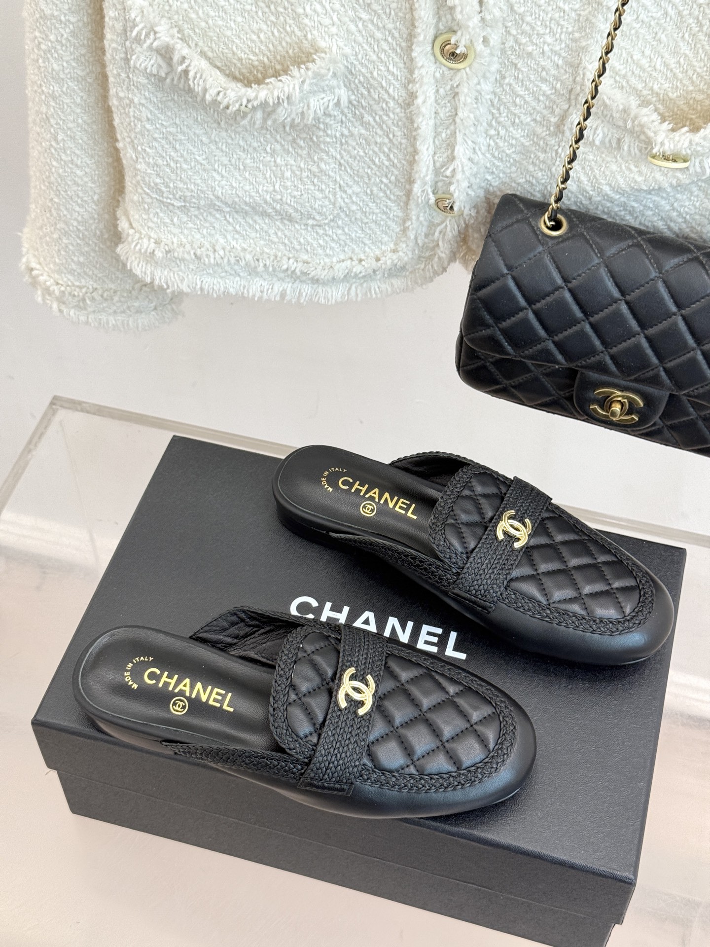 CHANE*|小香26B新品双C 菱格懒人半拖穆勒鞋乐福鞋 经典双C标识精致点睛 一脚蹬懒人超省心 平跟步履轻盈毫无负担 CHANE*|小香26B新品双C 菱格懒人半拖穆勒鞋乐福鞋 经典双C标识精致点睛 一脚蹬懒人超省心 平跟步履轻盈毫无负担