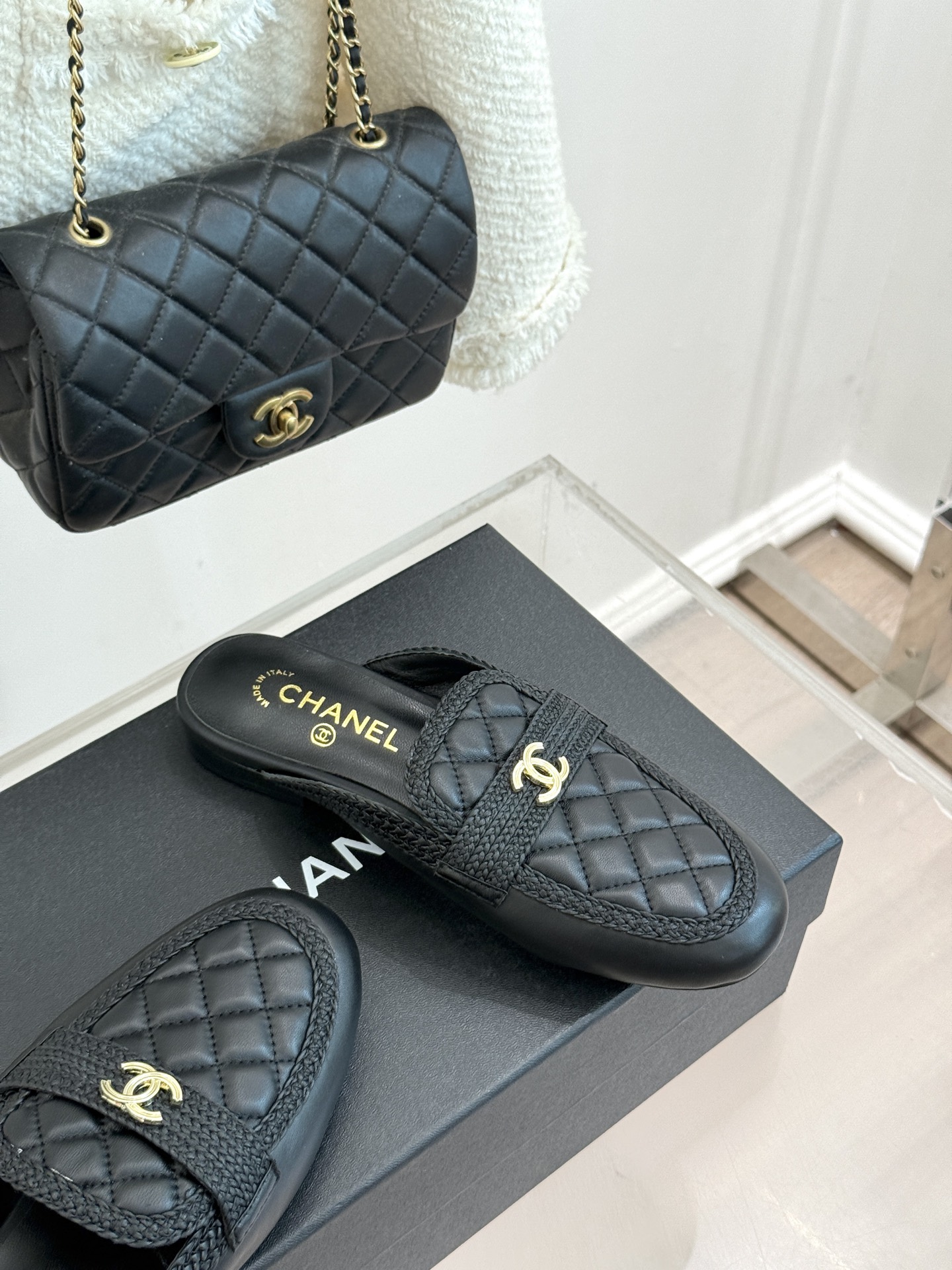 CHANE*|小香26B新品双C 菱格懒人半拖穆勒鞋乐福鞋 经典双C标识精致点睛 一脚蹬懒人超省心 平跟步履轻盈毫无负担 CHANE*|小香26B新品双C 菱格懒人半拖穆勒鞋乐福鞋 经典双C标识精致点睛 一脚蹬懒人超省心 平跟步履轻盈毫无负担