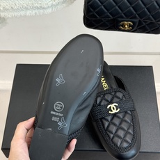 CHANE*|小香26B新品双C 菱格懒人半拖穆勒鞋乐福鞋 经典双C标识精致点睛 一脚蹬懒人超省心 平跟步履轻盈毫无负担 CHANE*|小香26B新品双C 菱格懒人半拖穆勒鞋乐福鞋 经典双C标识精致点睛 一脚蹬懒人超省心 平跟步履轻盈毫无负担