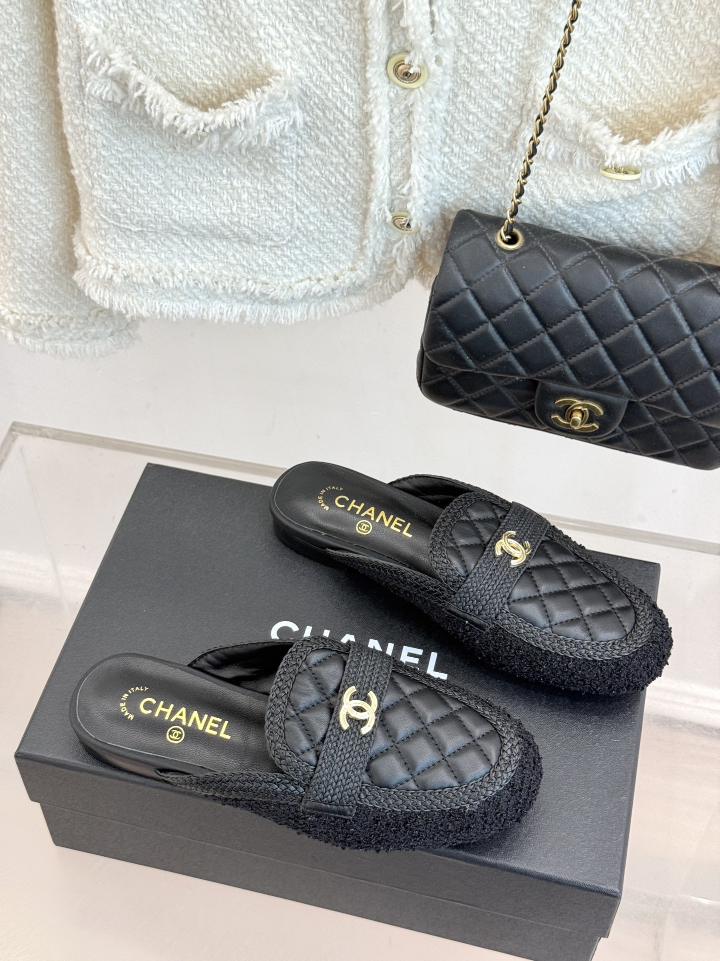 CHANE*|小香26B新品双C 菱格懒人半拖穆勒鞋乐福鞋 经典双C标识精致点睛 一脚蹬懒人超省心 平跟步履轻盈毫无负担 CHANE*|小香26B新品双C 菱格懒人半拖穆勒鞋乐福鞋 经典双C标识精致点睛 一脚蹬懒人超省心 平跟步履轻盈毫无负担