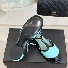 CHANE*|小香26B新品拼色 T字带中空粗跟凉鞋 T字带缀双C金属标识 中空露肤显纤细 粗跟悄悄拉长腿部线条 复古法 CHANE*|小香26B新品拼色 T字带中空粗跟凉鞋 T字带缀双C金属标识 中空露肤显纤细 粗跟悄悄拉长腿部线条 复古法