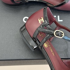 CHANE*|小香26B新品拼色 T字带中空粗跟凉鞋 T字带缀双C金属标识 中空露肤显纤细 粗跟悄悄拉长腿部线条 复古法 CHANE*|小香26B新品拼色 T字带中空粗跟凉鞋 T字带缀双C金属标识 中空露肤显纤细 粗跟悄悄拉长腿部线条 复古法
