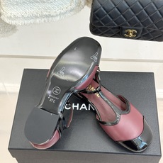 CHANE*|小香26B新品拼色 T字带中空粗跟凉鞋 T字带缀双C金属标识 中空露肤显纤细 粗跟悄悄拉长腿部线条 复古法 CHANE*|小香26B新品拼色 T字带中空粗跟凉鞋 T字带缀双C金属标识 中空露肤显纤细 粗跟悄悄拉长腿部线条 复古法