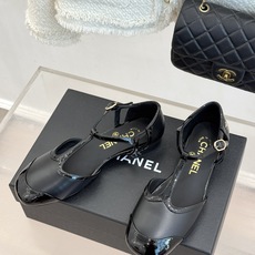 CHANE*|小香26B新品拼色 T字带中空粗跟凉鞋 T字带缀双C金属标识 中空露肤显纤细 粗跟悄悄拉长腿部线条 复古法 CHANE*|小香26B新品拼色 T字带中空粗跟凉鞋 T字带缀双C金属标识 中空露肤显纤细 粗跟悄悄拉长腿部线条 复古法