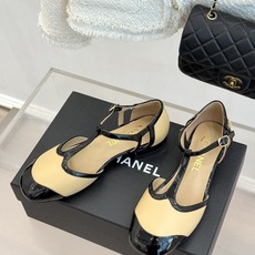 CHANE*|小香26B新品拼色 T字带中空粗跟凉鞋 T字带缀双C金属标识 中空露肤显纤细 粗跟悄悄拉长腿部线条 复古法 CHANE*|小香26B新品拼色 T字带中空粗跟凉鞋 T字带缀双C金属标识 中空露肤显纤细 粗跟悄悄拉长腿部线条 复古法