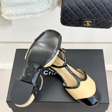 CHANE*|小香26B新品拼色 T字带中空粗跟凉鞋 T字带缀双C金属标识 中空露肤显纤细 粗跟悄悄拉长腿部线条 复古法 CHANE*|小香26B新品拼色 T字带中空粗跟凉鞋 T字带缀双C金属标识 中空露肤显纤细 粗跟悄悄拉长腿部线条 复古法